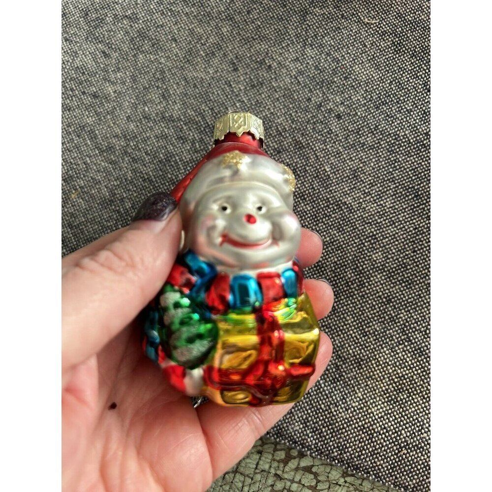 THOMAS PACCONI CLASSICS 2002 GLASS ORNAMENT,SNOW BEAR WITH GIFTS XMAS 3.5 IN